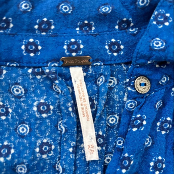 Scarf Print Blue and Purple Patterned Blouse Free people in size extra small - Picture 6 of 8